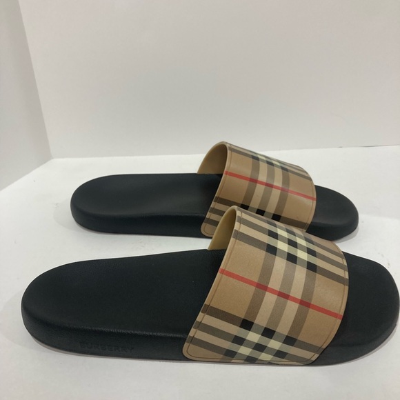 Authentic New in box mens Burberry plaid slides size 46. - Picture 1 of 7